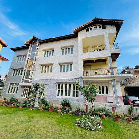 The Khayabaan - Luxurious Home Stay Away From Home Srinagar  Exterior photo